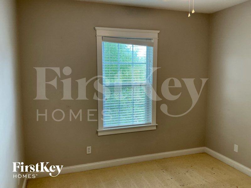 125 E Fenway Ave - Photo 5 of 10