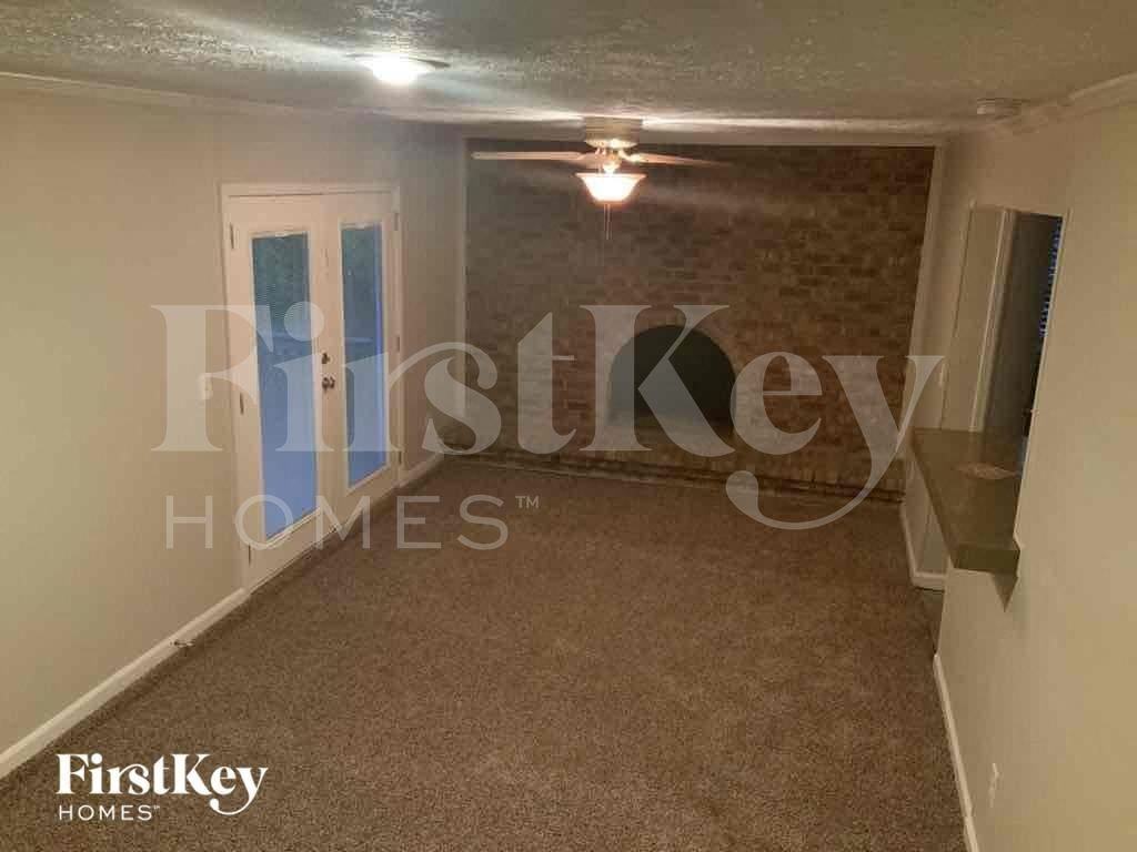 3267 Wintercreeper Dr - Photo 2 of 11