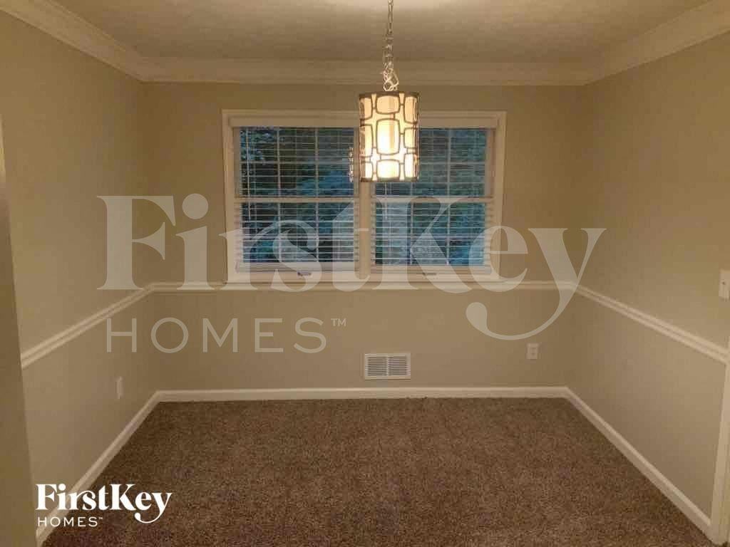 3267 Wintercreeper Dr - Photo 3 of 11