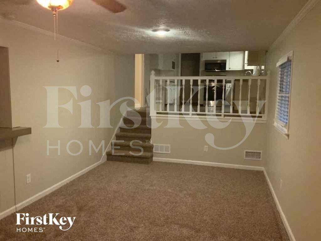 3267 Wintercreeper Dr - Photo 4 of 11