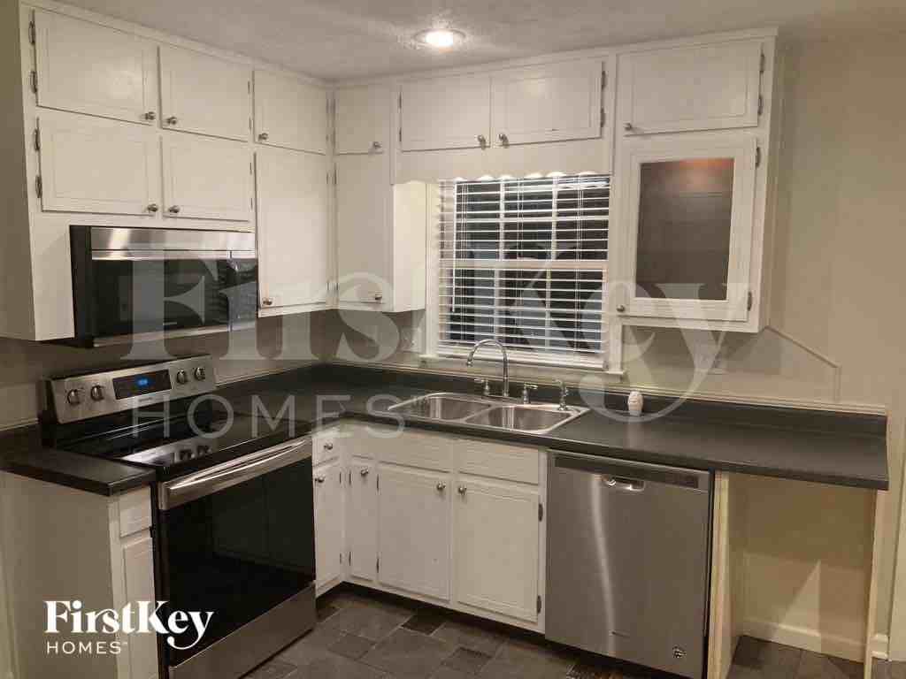 3267 Wintercreeper Dr - Photo 6 of 11