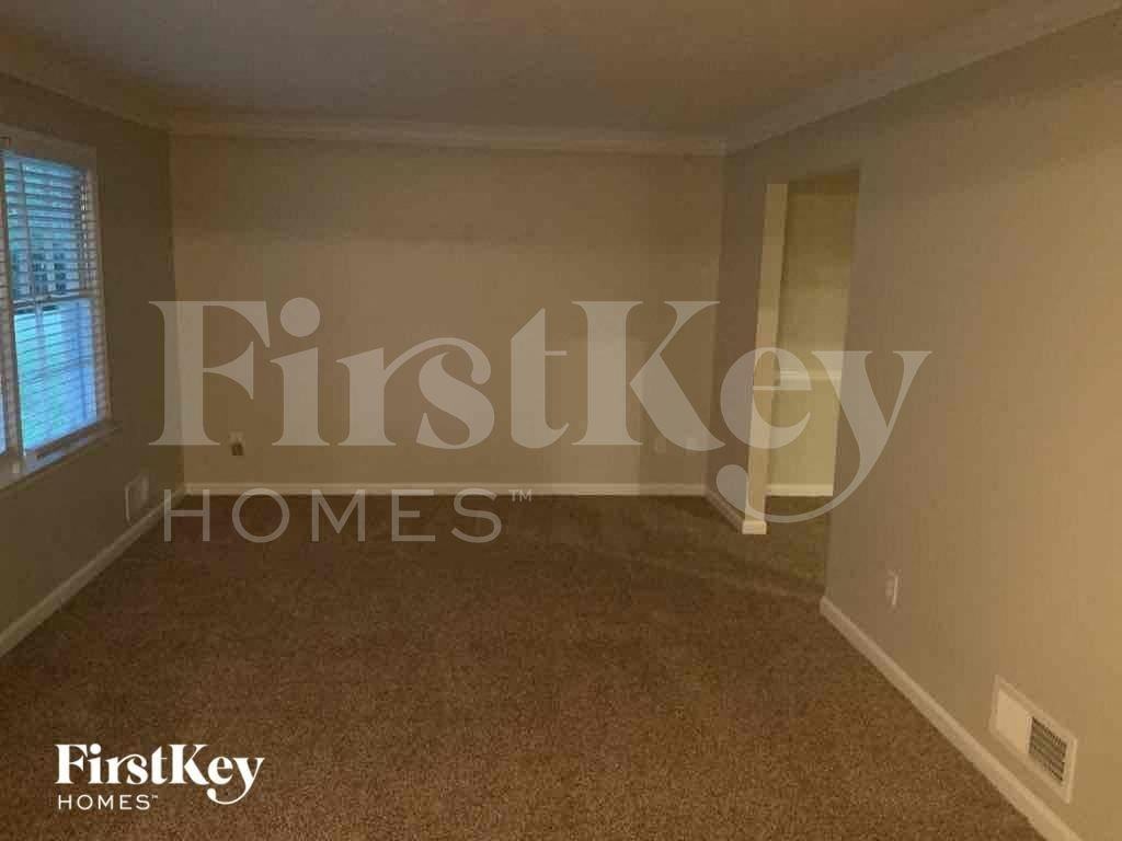 3267 Wintercreeper Dr - Photo 7 of 11