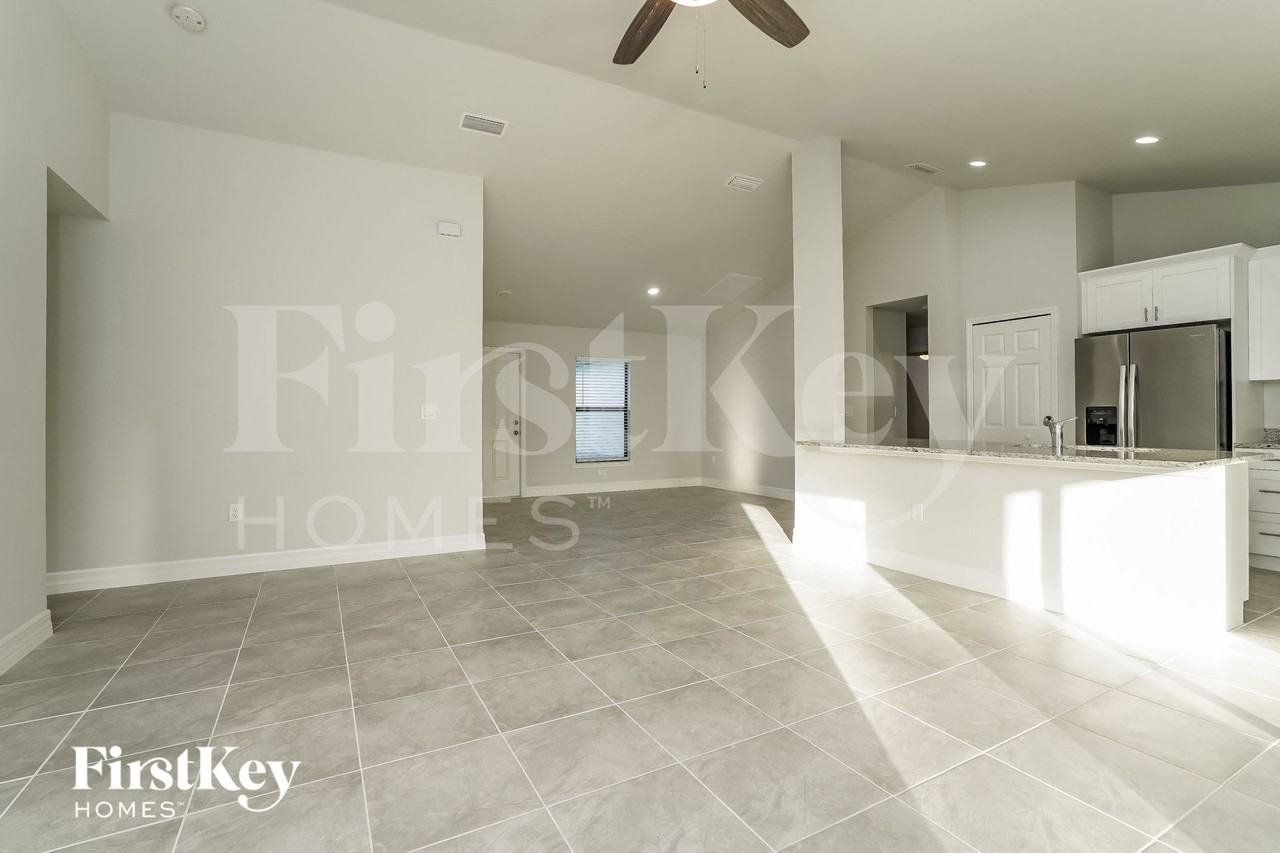 604 Henry Ave - Photo 4 of 15