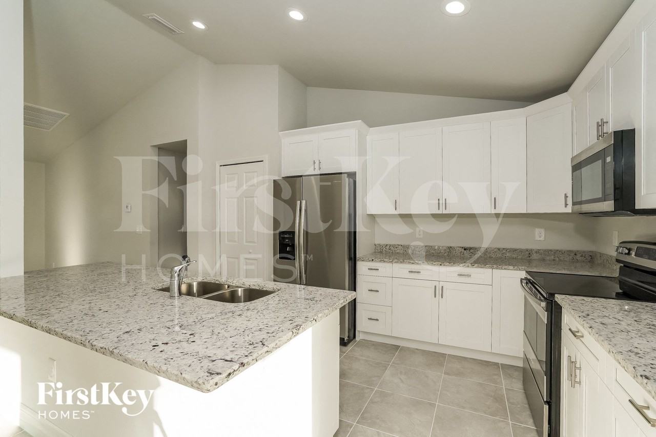 604 Henry Ave - Photo 5 of 15