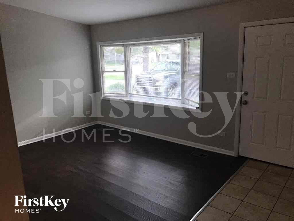 931 Central Ave - Photo 2 of 15