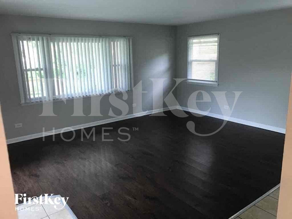 931 Central Ave - Photo 4 of 15