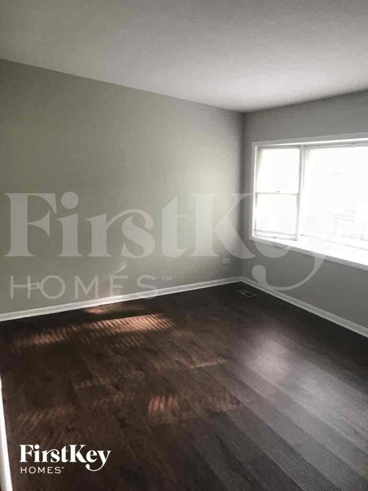 931 Central Ave - Photo 5 of 15