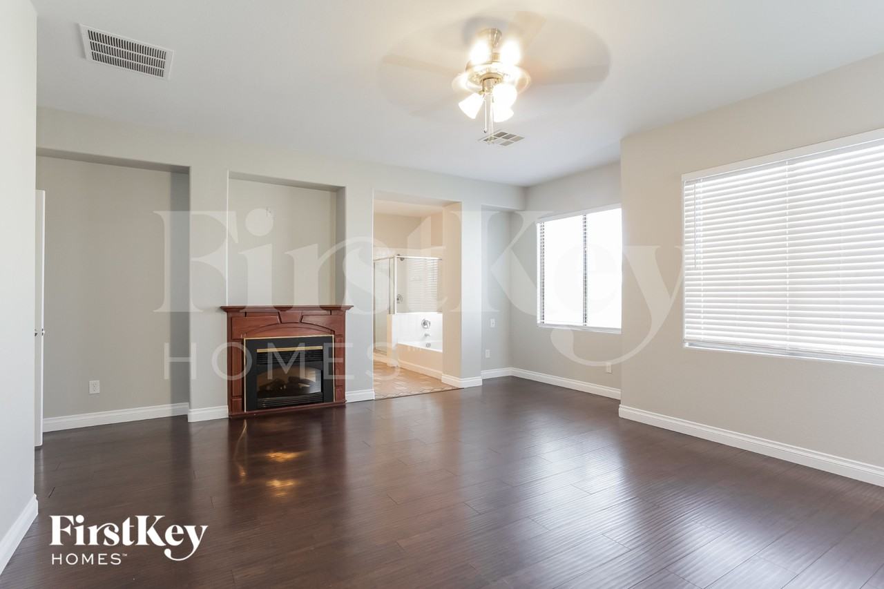 9100 Little Horse Ave - Photo 4 of 15