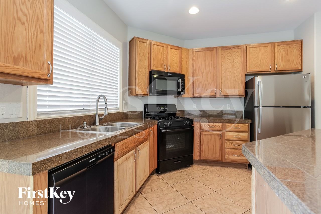 9100 Little Horse Ave - Photo 6 of 15
