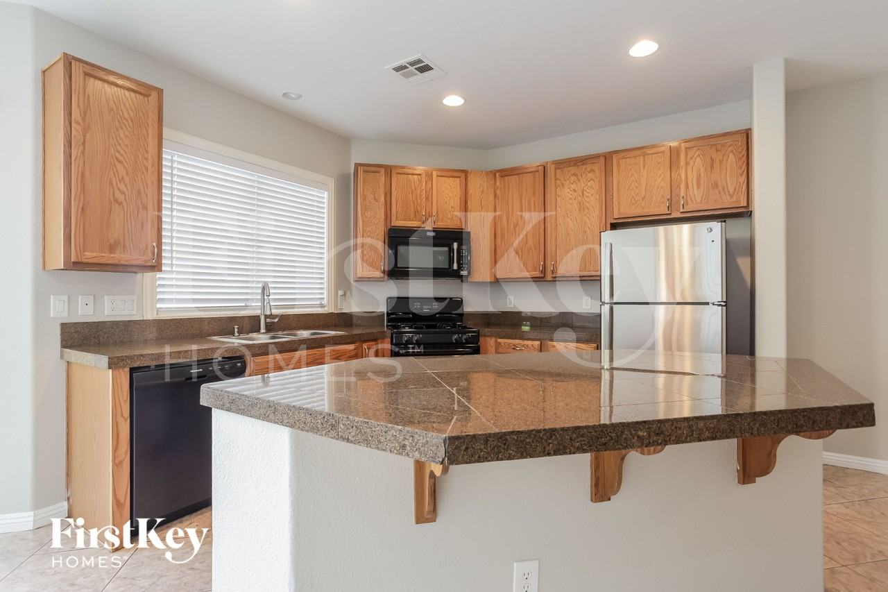 9100 Little Horse Ave - Photo 7 of 15