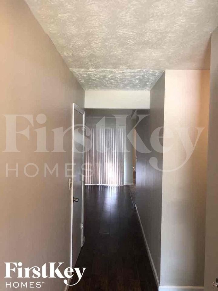 5457 Biffle Ct - Photo 2 of 15