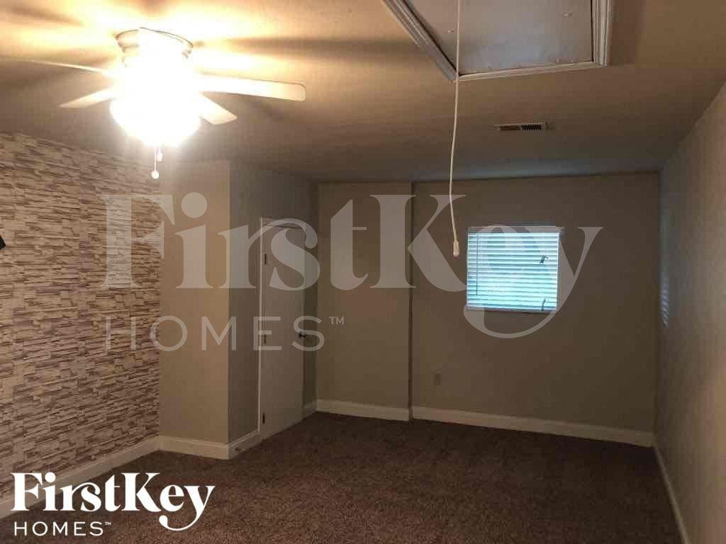 5457 Biffle Ct - Photo 3 of 15