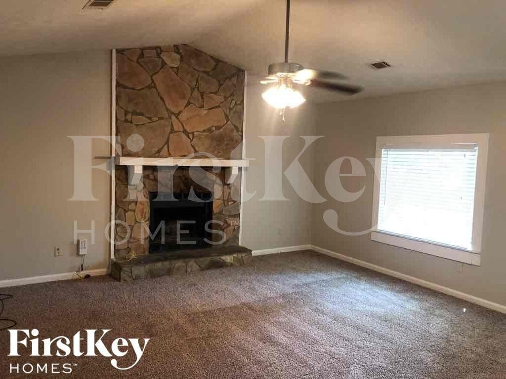 5457 Biffle Ct - Photo 4 of 15