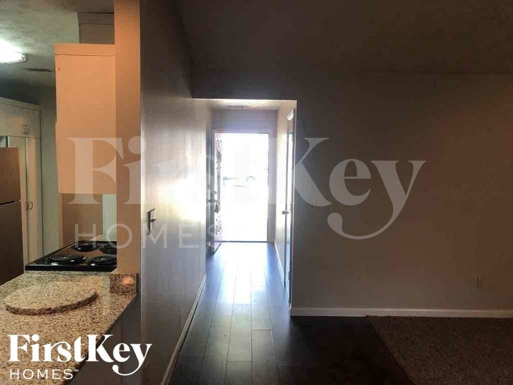 5457 Biffle Ct - Photo 5 of 15