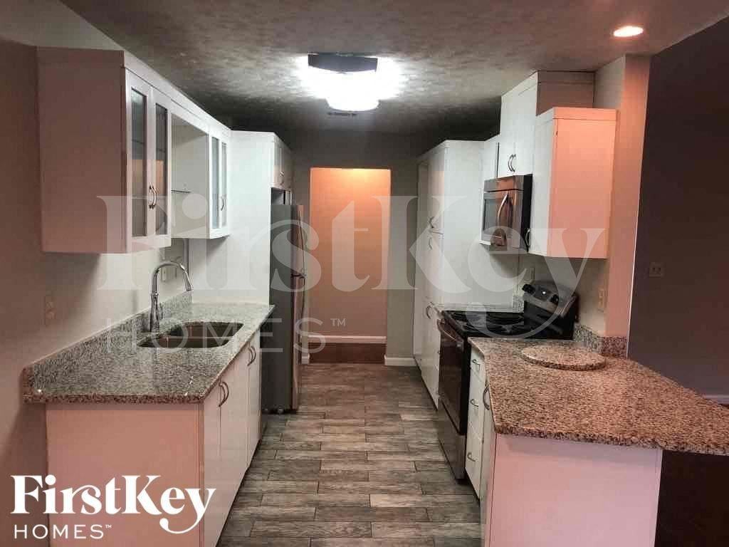 5457 Biffle Ct - Photo 6 of 15