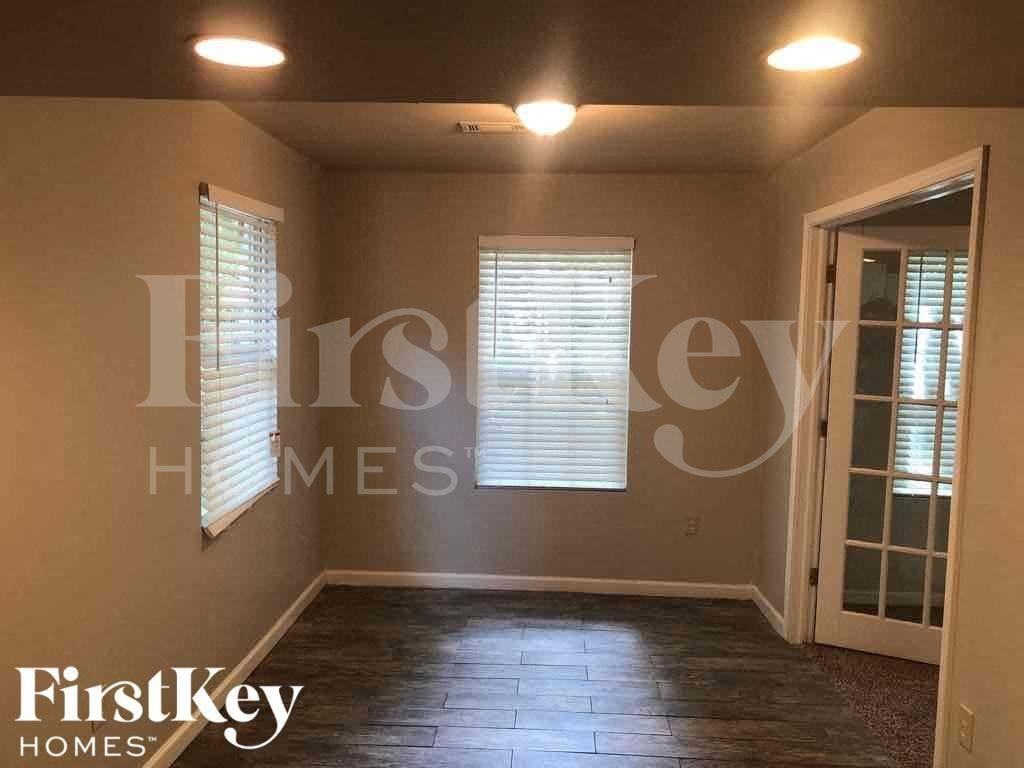5457 Biffle Ct - Photo 7 of 15