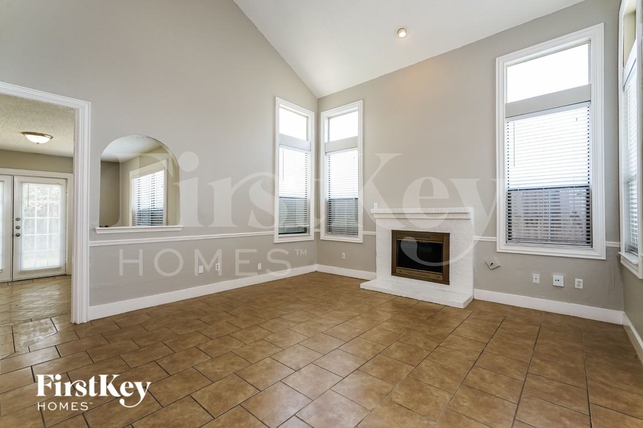 5334 Riverport Dr - Photo 4 of 19