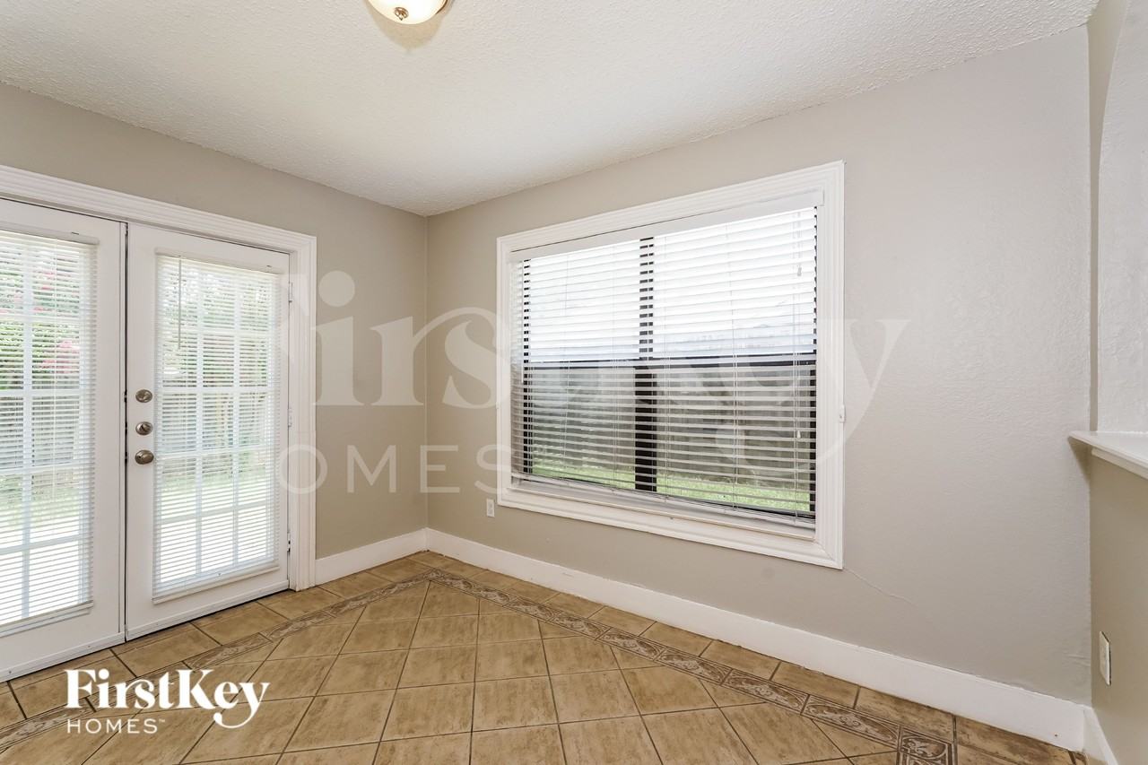 5334 Riverport Dr - Photo 6 of 19