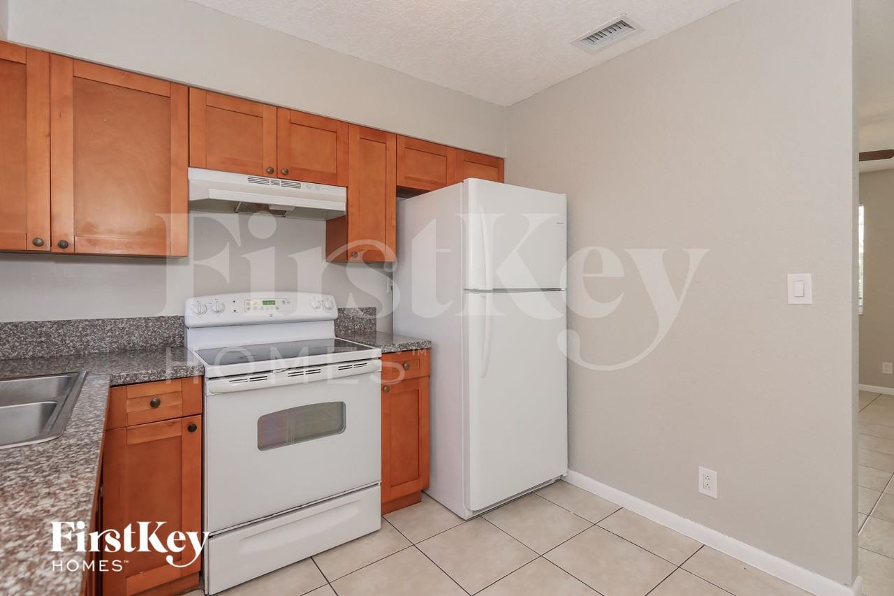 4900 Nwave - Photo 6 of 17