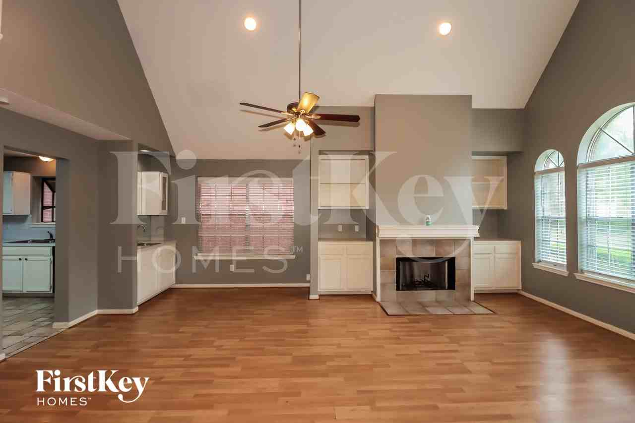 3225 Continental Dr - Photo 4 of 18