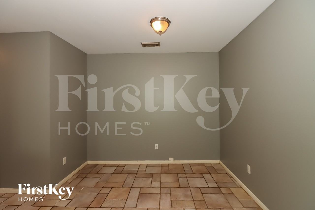 3225 Continental Dr - Photo 6 of 18