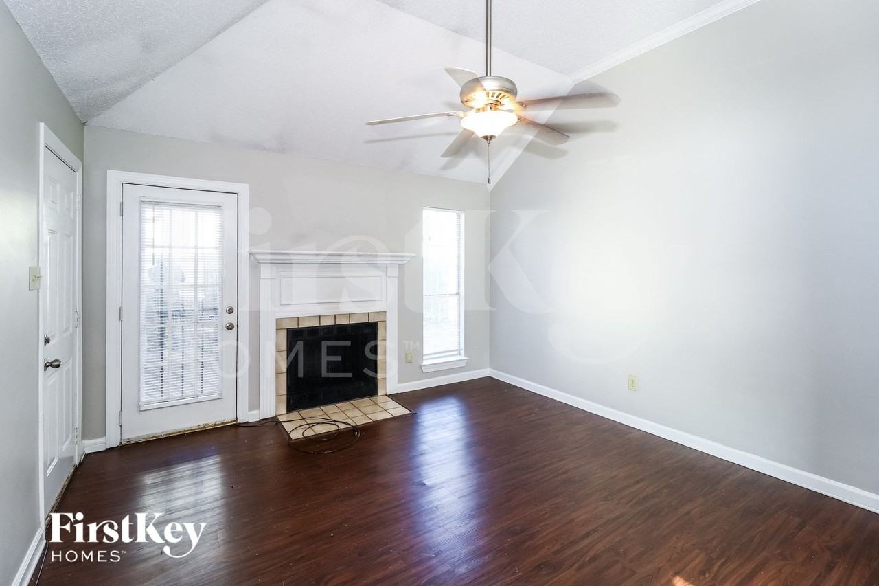 2798 Laura Cir E - Photo 3 of 15