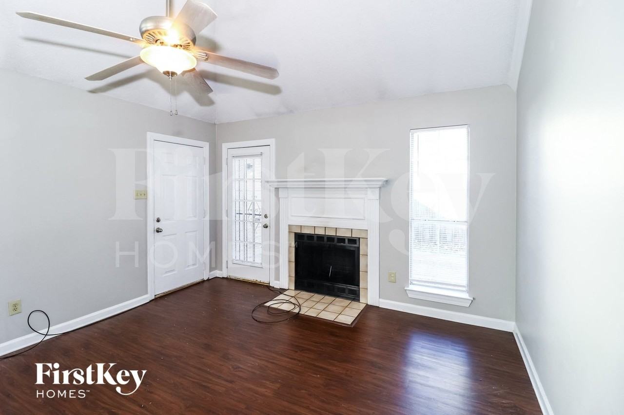2798 Laura Cir E - Photo 4 of 15