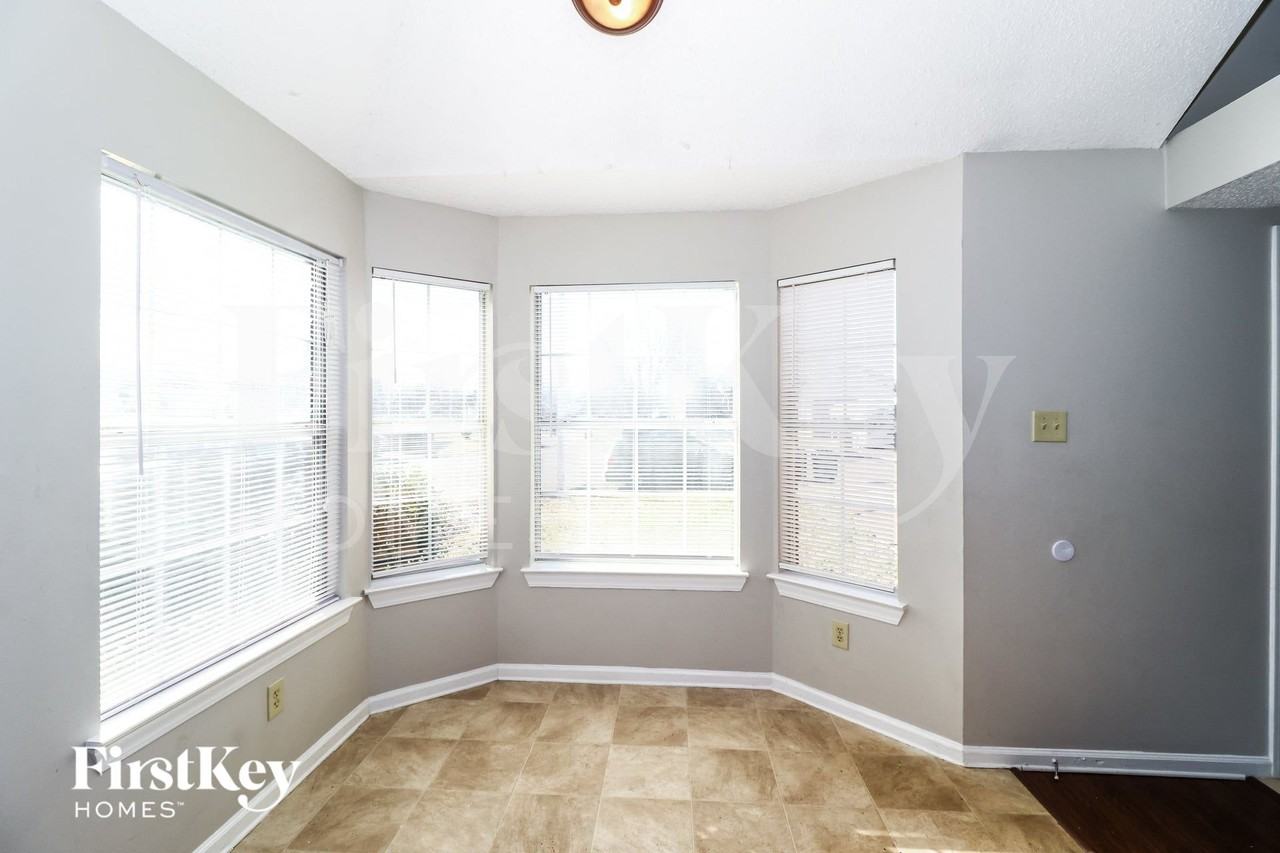 2798 Laura Cir E - Photo 5 of 15