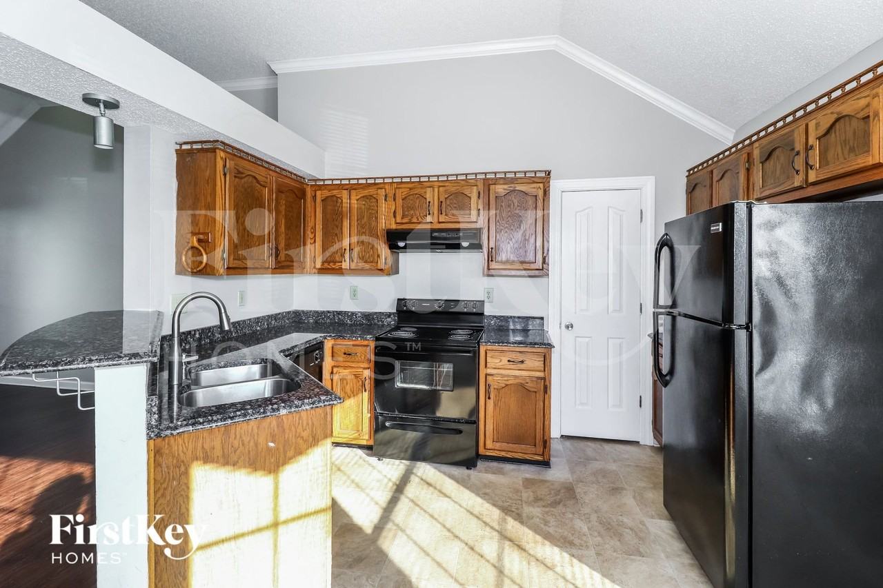 2798 Laura Cir E - Photo 6 of 15