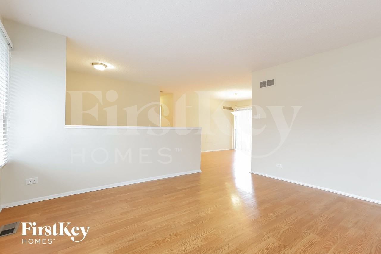 185 Mulford Dr - Photo 4 of 15