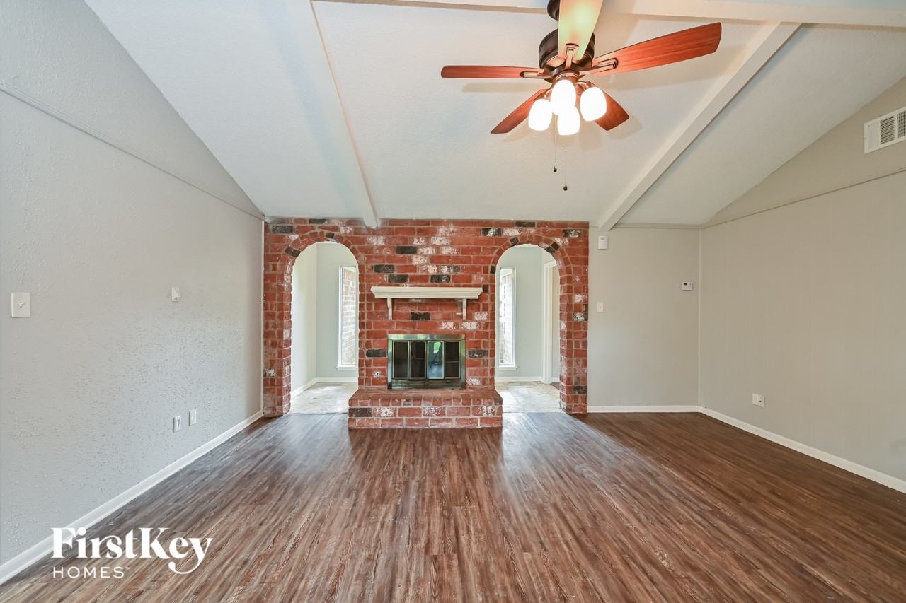 13706 Oleoke Ln - Photo 4 of 15