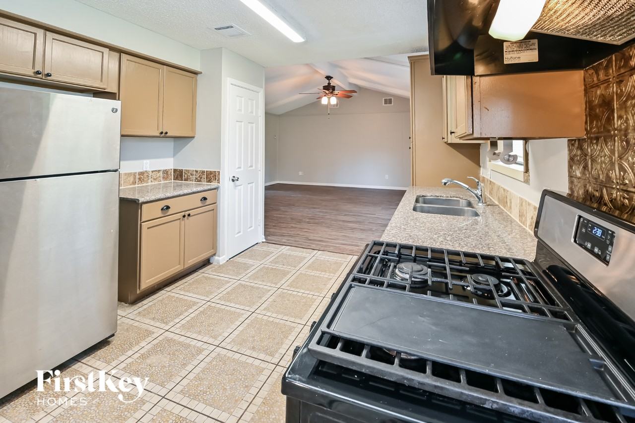 13706 Oleoke Ln - Photo 6 of 15