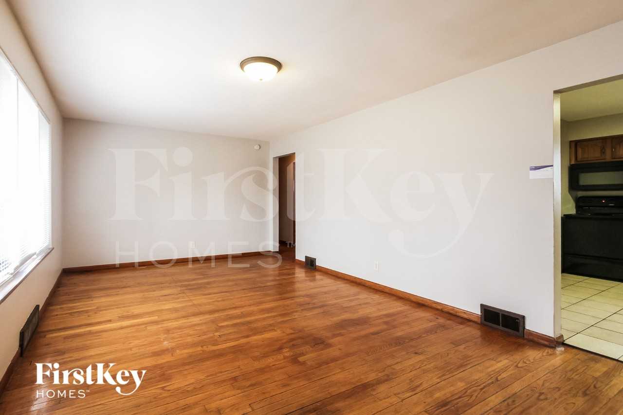 1317 Hathaway Dr - Photo 2 of 15