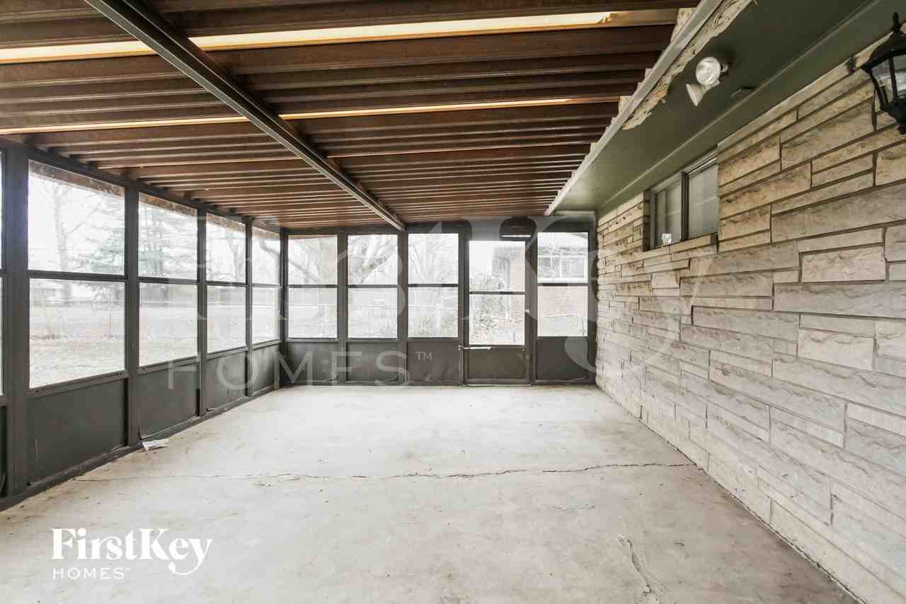 1317 Hathaway Dr - Photo 5 of 15