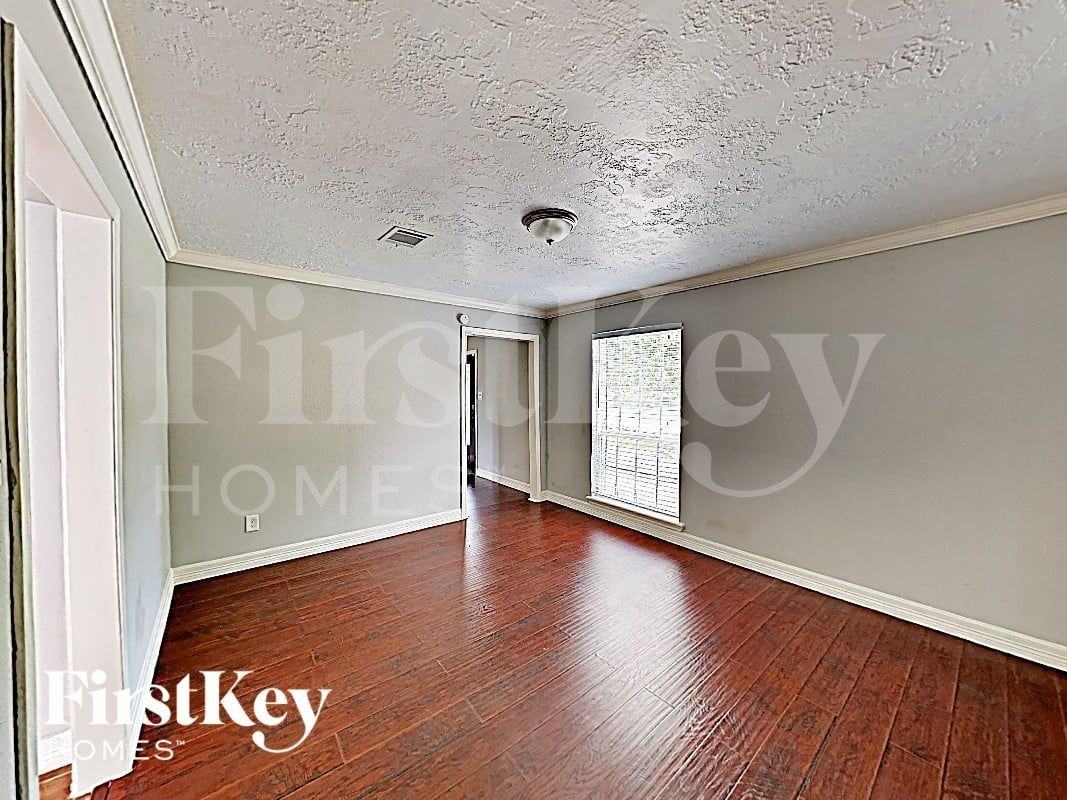 10122 Woodhollow Dr - Photo 6 of 17