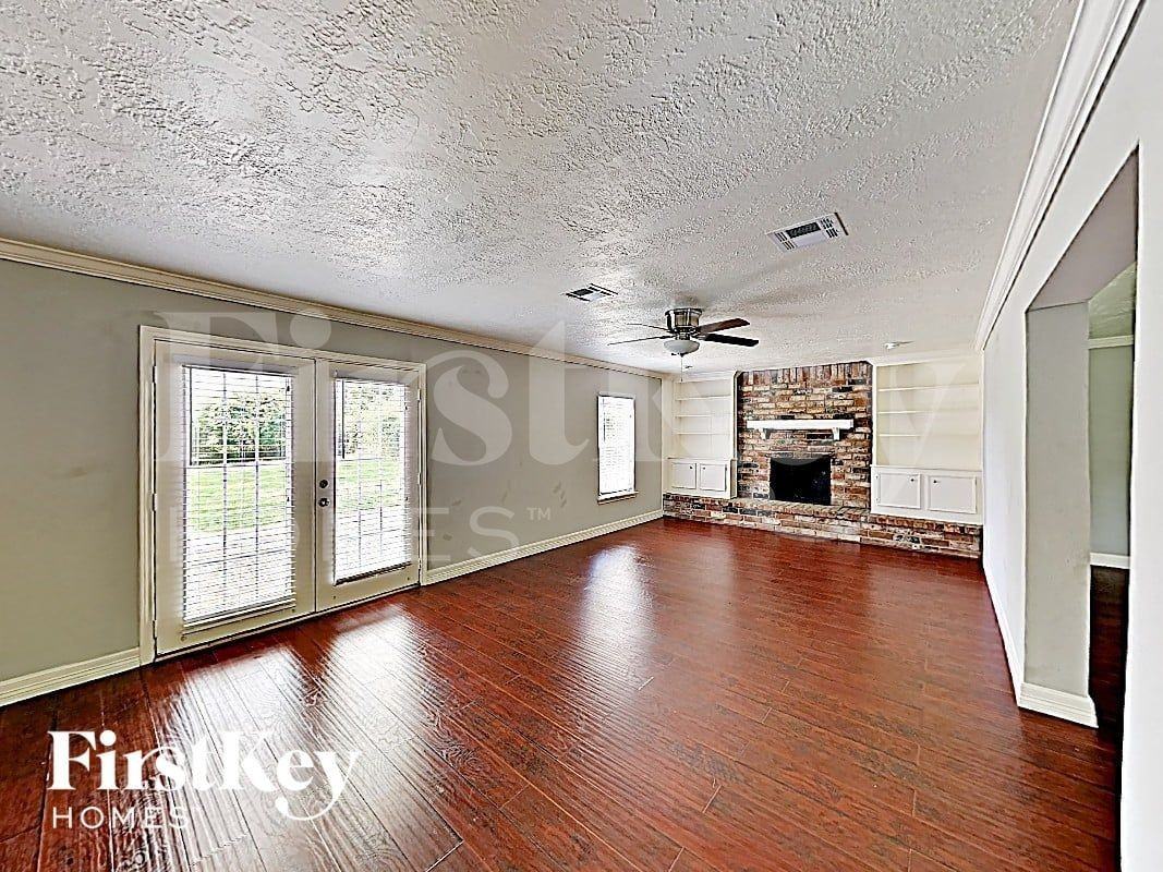 10122 Woodhollow Dr - Photo 7 of 17