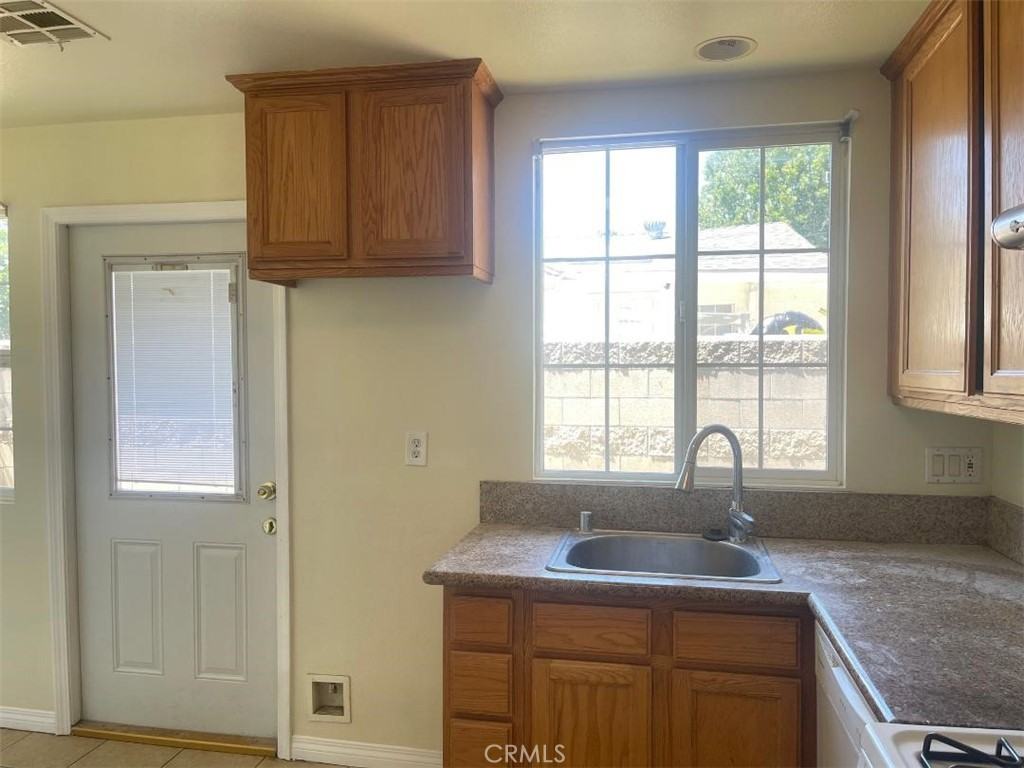 5605 Temple City Blvd - Photo 5 of 15