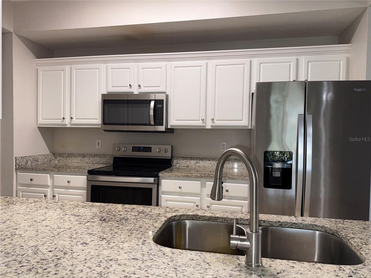 12017 Villanova Dr - Photo 4 of 26