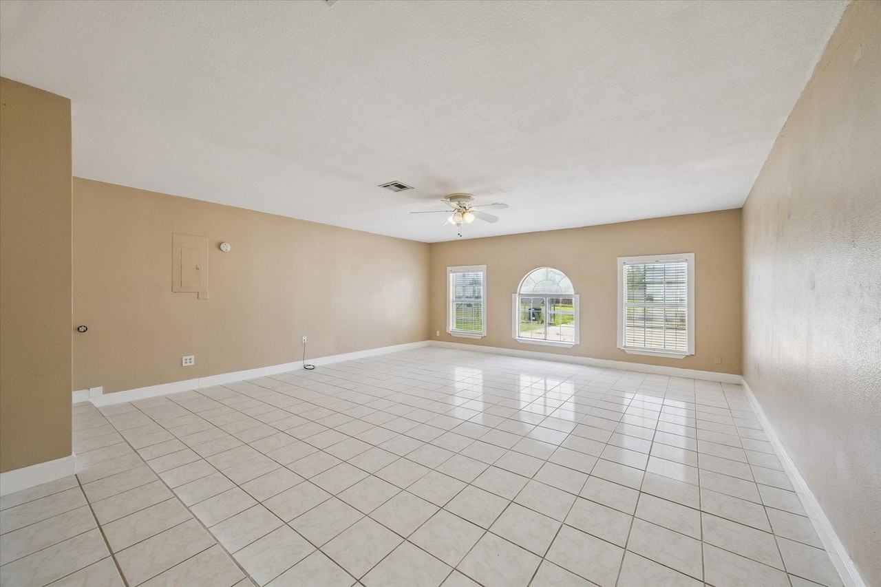 2709 Avenue D - Photo 3 of 22