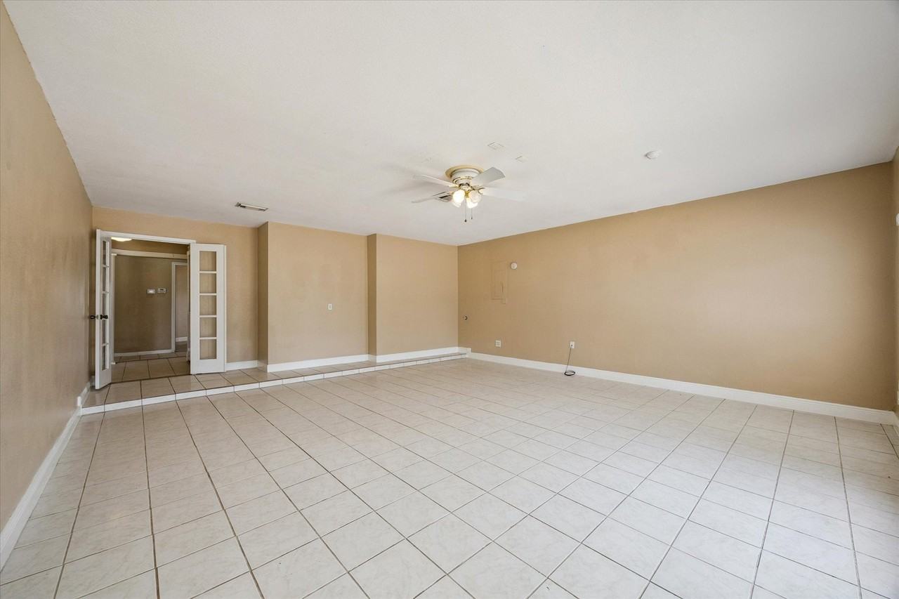 2709 Avenue D - Photo 4 of 22