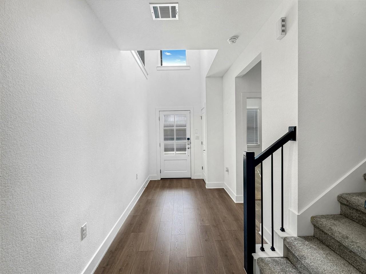 1420 Carvin Way - Photo 3 of 35