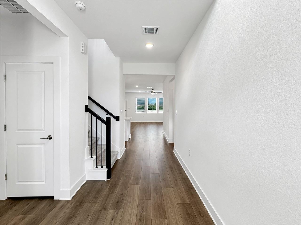 1420 Carvin Way - Photo 4 of 35