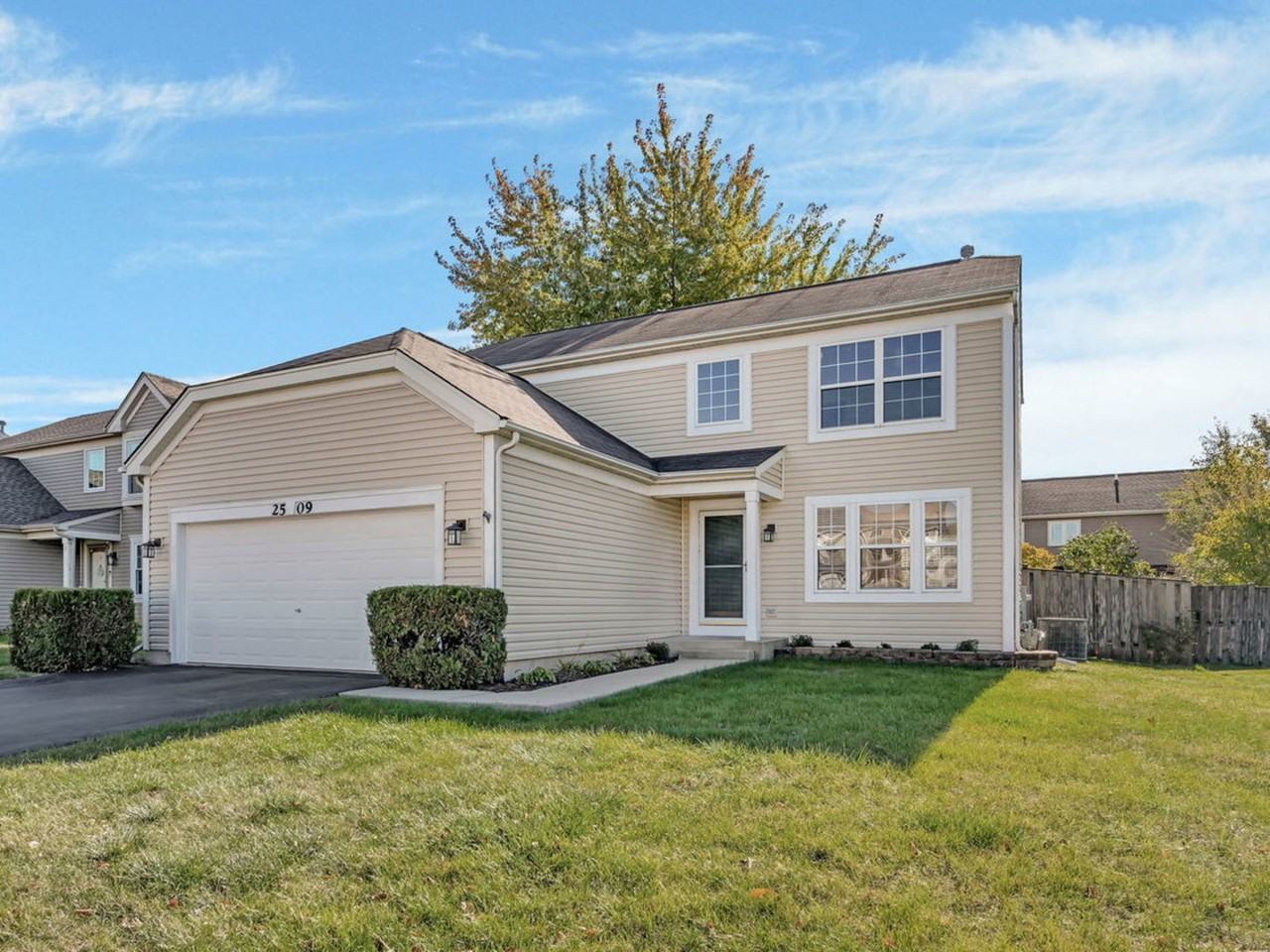 2509 Rosehall Ln - Photo 2 of 50