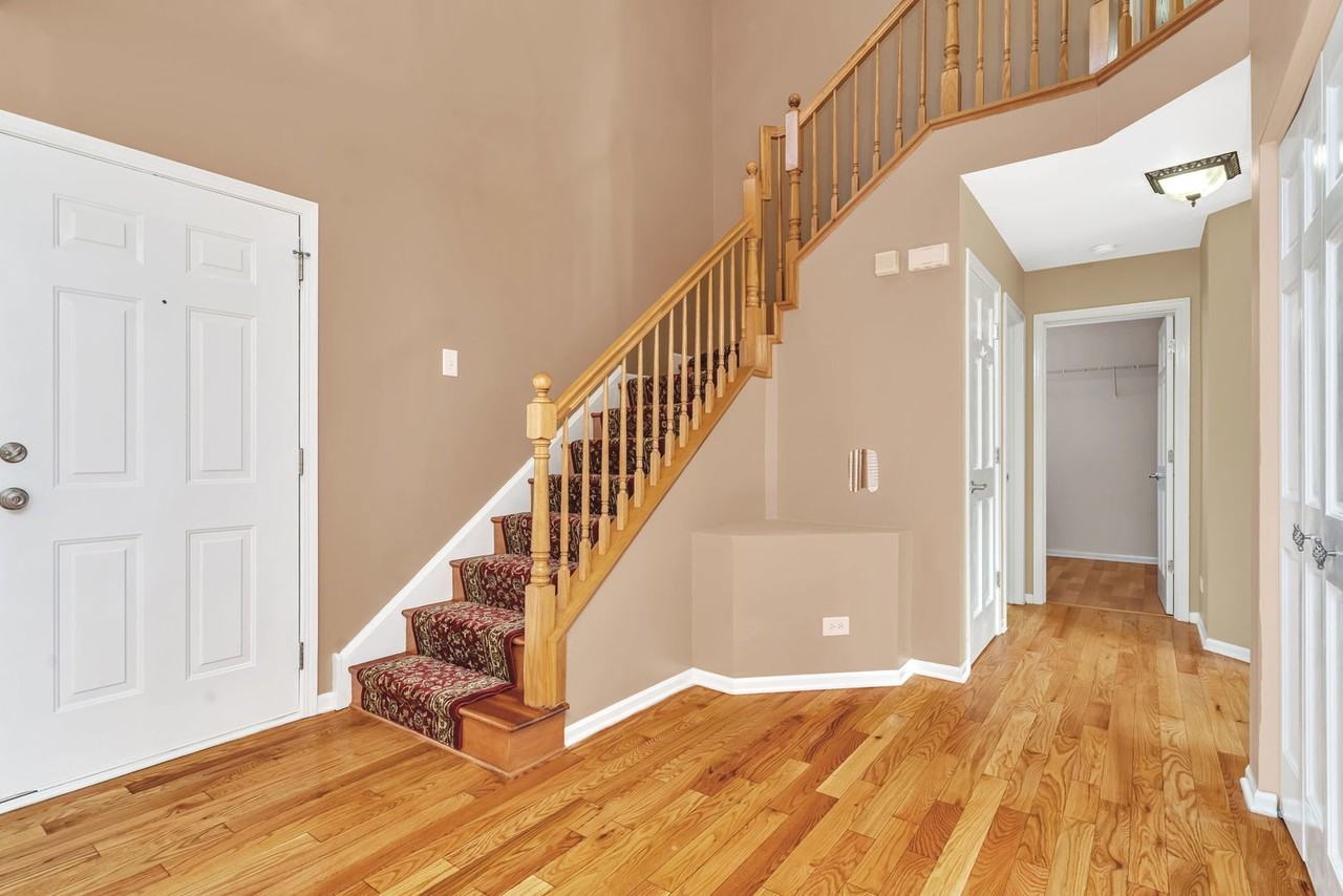 2509 Rosehall Ln - Photo 4 of 50