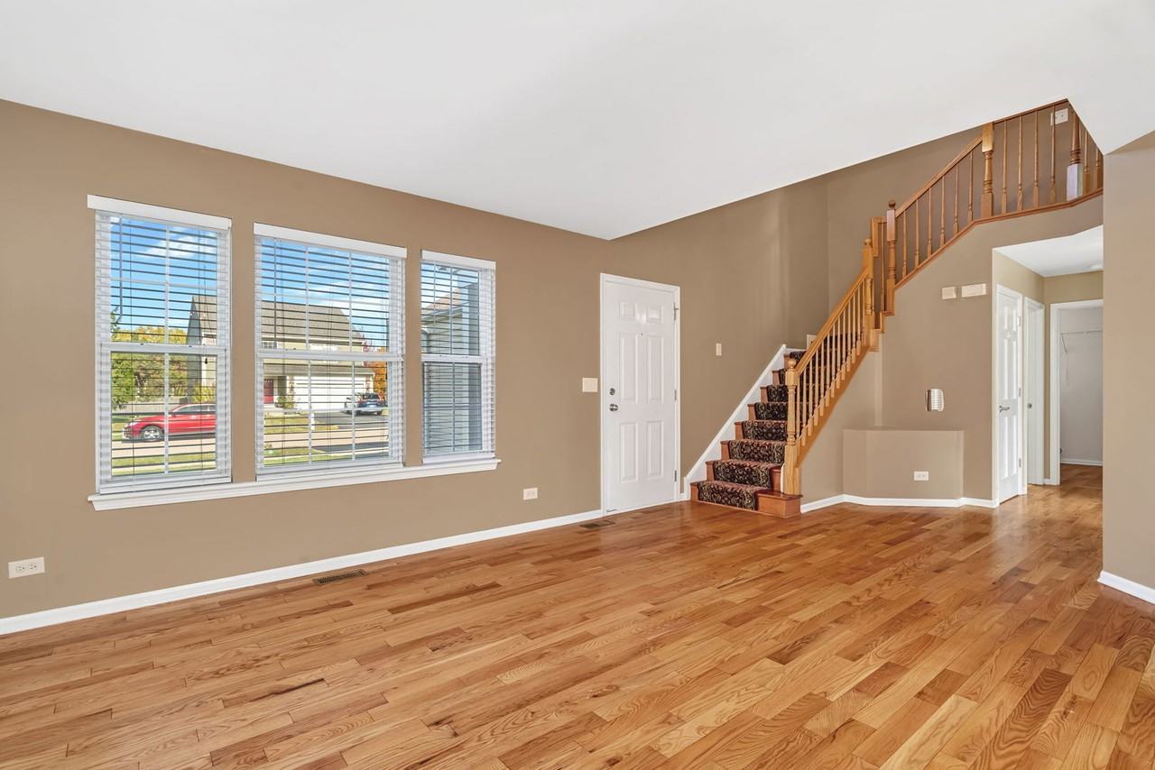 2509 Rosehall Ln - Photo 7 of 50