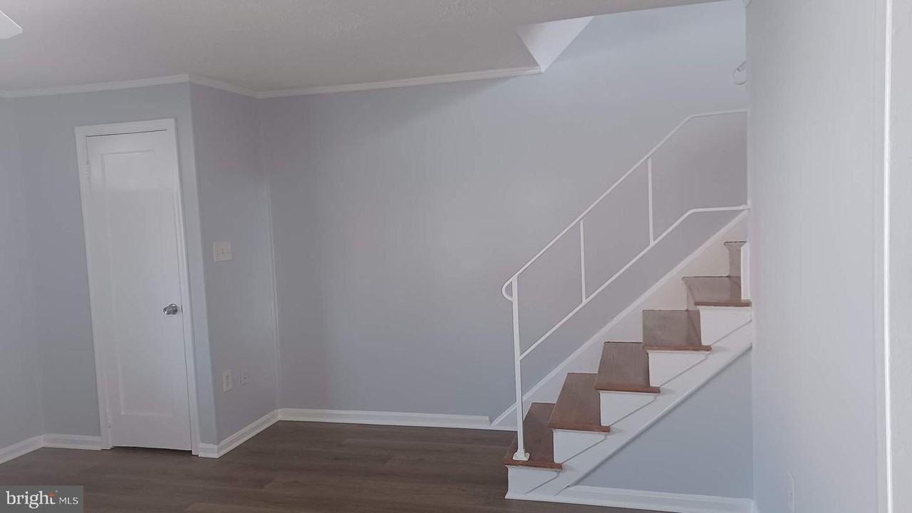 2053 Larkhall Rd - Photo 2 of 20
