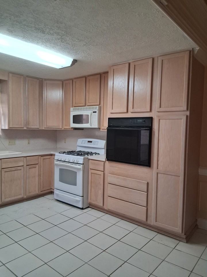 12323 W Bellfort St - Photo 6 of 17