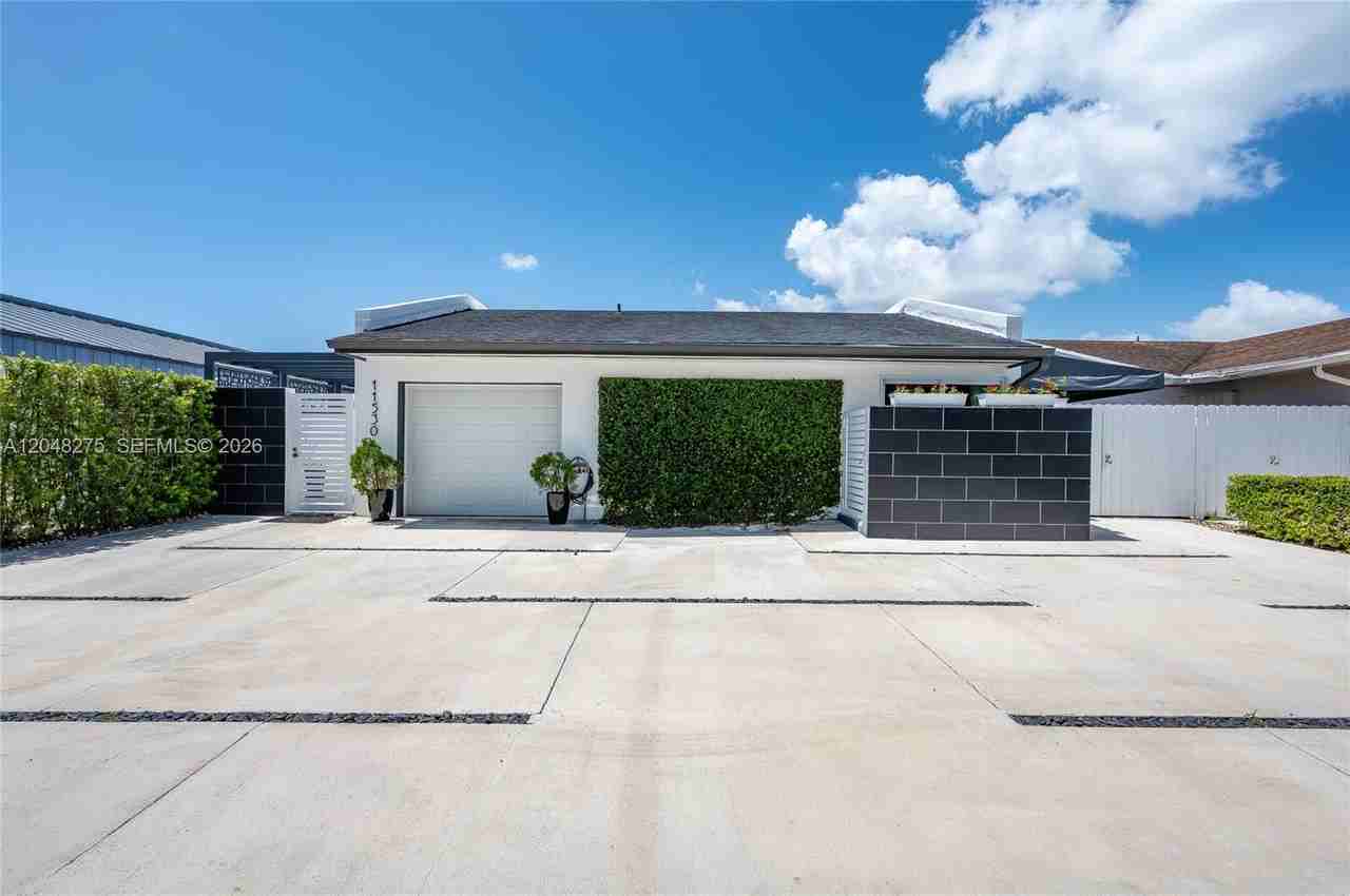 11530 Sw 81st Ter - Photo 4 of 32