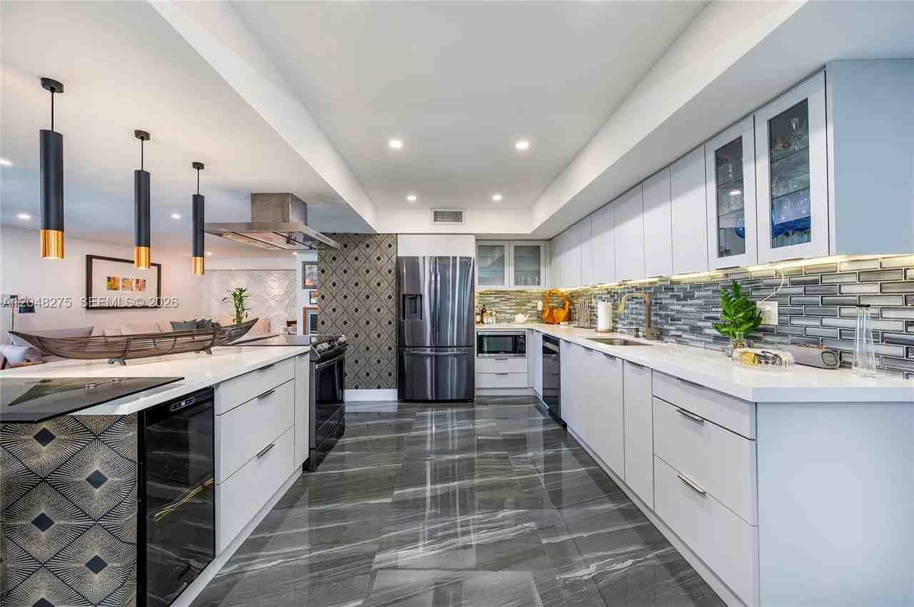 11530 Sw 81st Ter - Photo 7 of 32