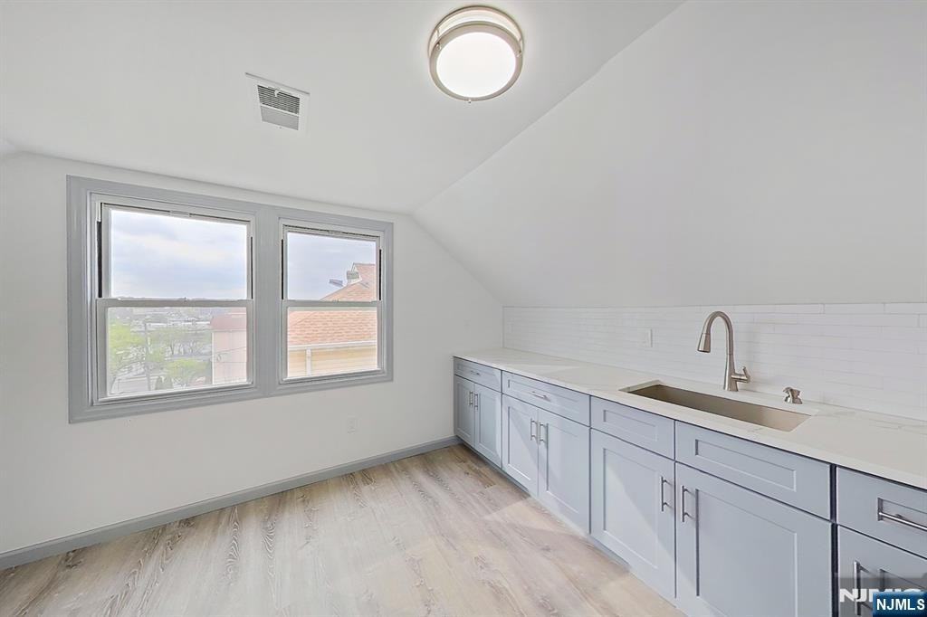 170 Sunset Ave - Photo 6 of 13